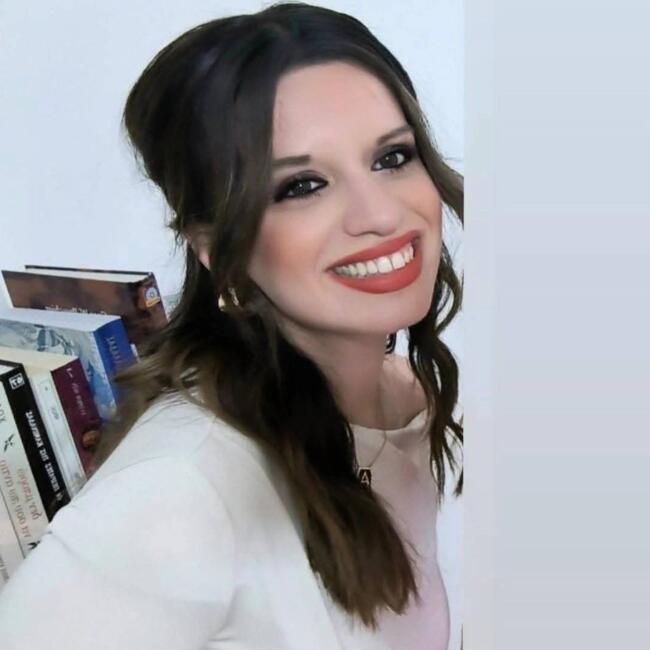 Babysitter in Petroúpolis: Αφροδίτη