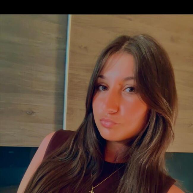 Babysitter in La Louvière: Melina