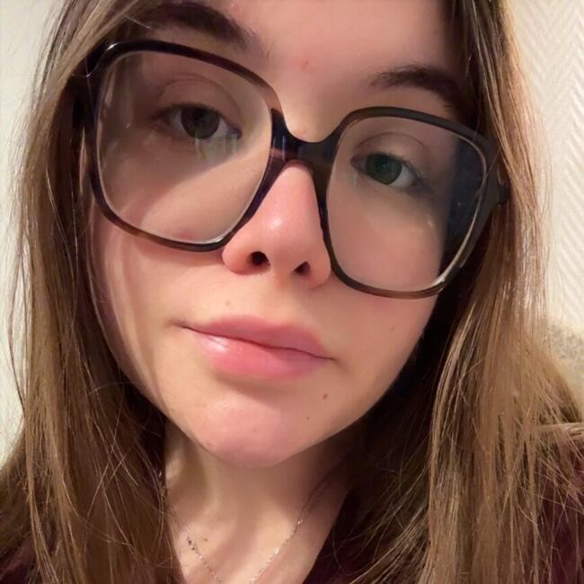 Babysitter in Saint-Raphaël: Loïse