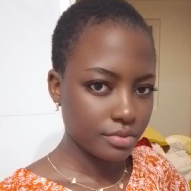 Babysitter in Joué-lès-Tours: Ange astride