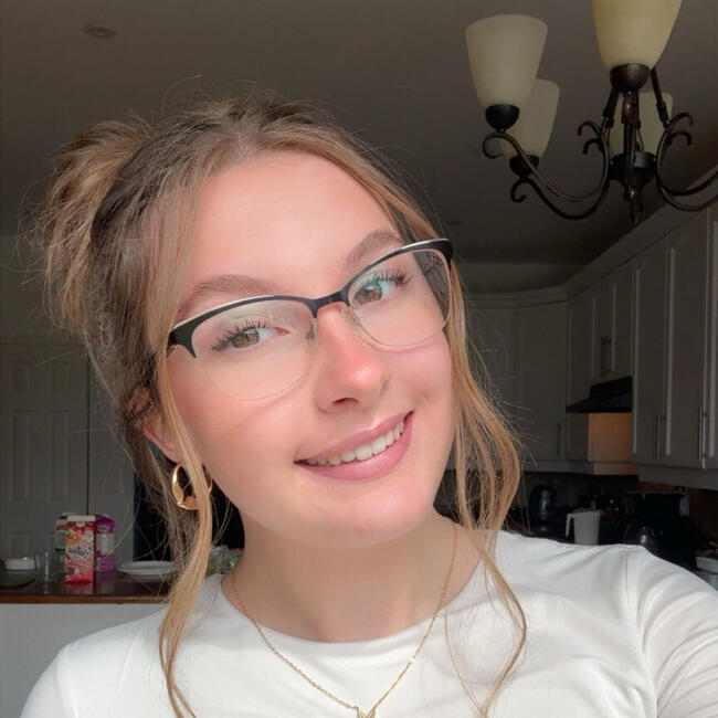 Baby-sitter in Courtice: Paige