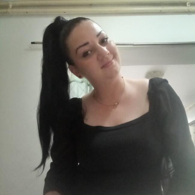 Babysitter in Rvati: Nevena