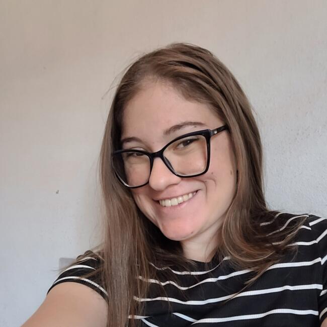 Babysitter in Novo Hamburgo: Júlia