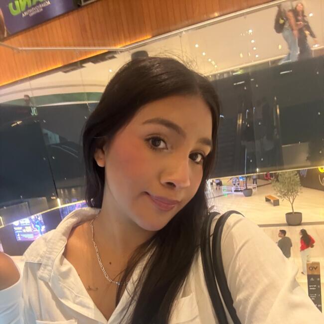 Babysitter in San Pedro: Naomi