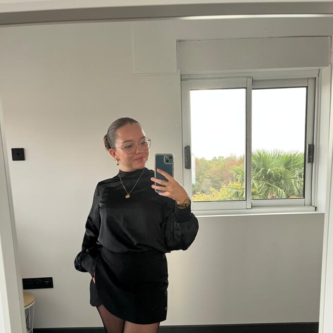 Babysitter in Corps-Nuds: Prodhomme