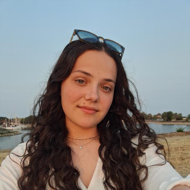 Babysitter in La Chapelle-la-Reine: Lysandra