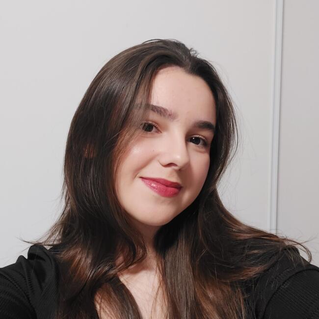 Babysitter in Saint-Girons-d'Aiguevives: Charlyne