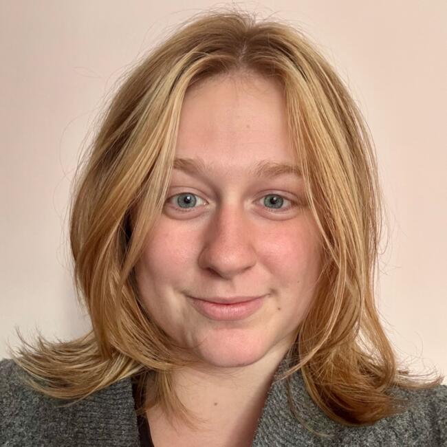 Baby-sitter in Ottawa: Kate