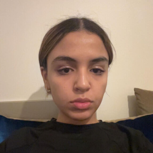 Babysitter in Avion: Hajar