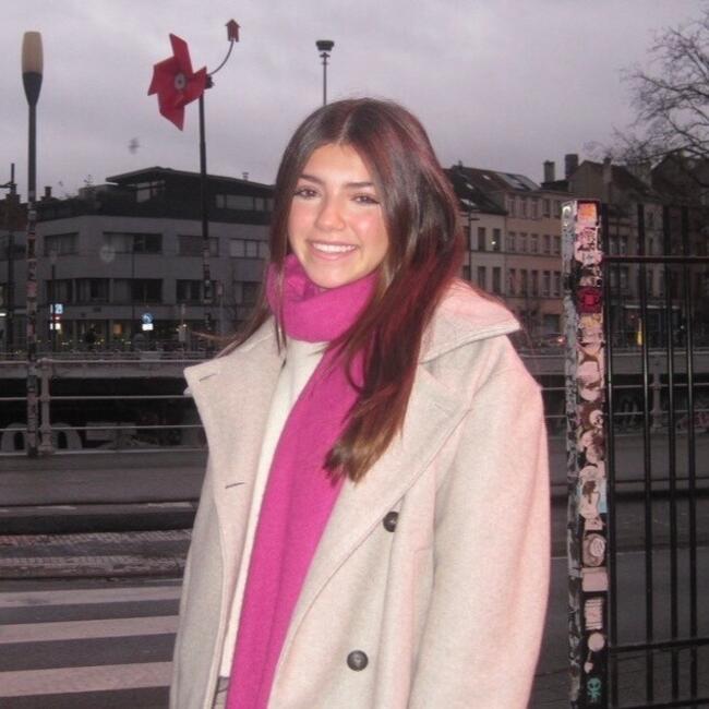 Babysitter em Alcabideche: Maria