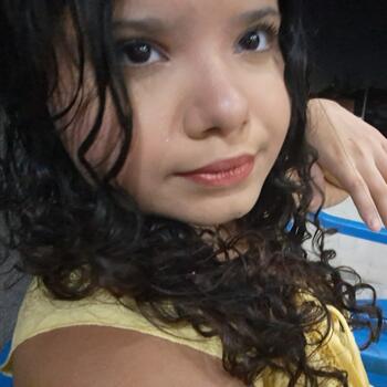 Babysitter Cabo Frio: Maya