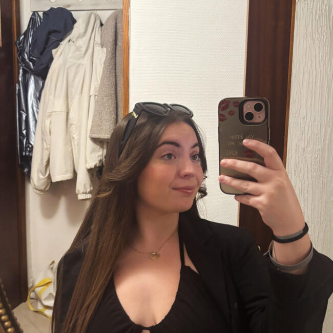 Babysitter in Courcelles: Elyne