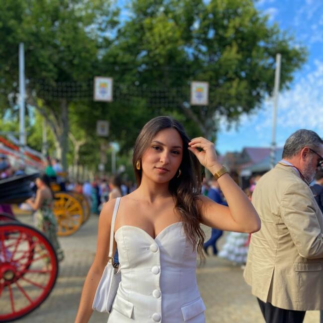 Babysitter in Seville: Diana