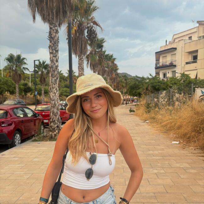 Babysitter in Vallangoujard: Isaline