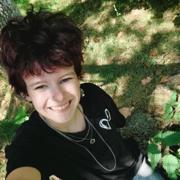 Babysitter in Cinq-Mars-la-Pile: Laura