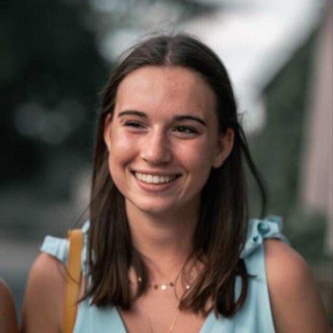 Babysitter in Saint-Savin (Nouvelle-Aquitaine): Eloane