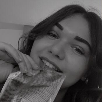 Baby-sitter in Saint-Nazaire: Lucy
