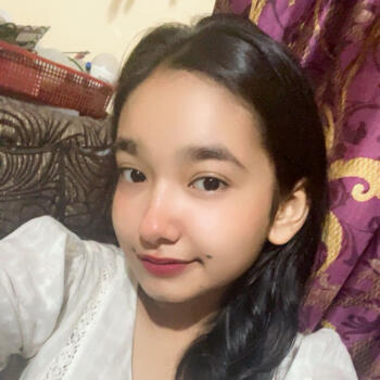 दिल्ली में बेबीसिटर: Priyanshi