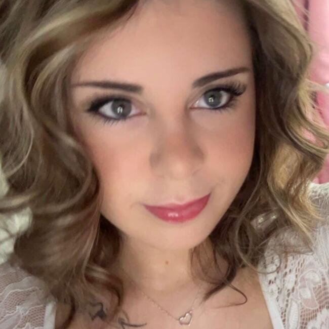 Babysitter in Ballybofey: Erin