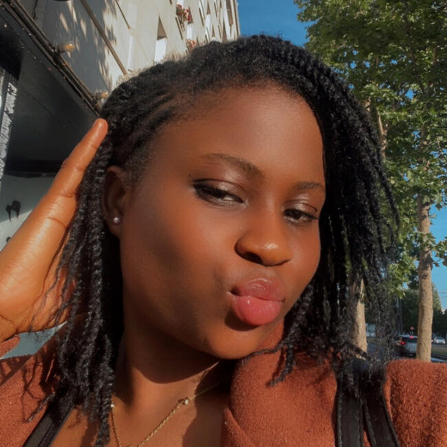 Babysitter in Paris: Ariane Vanessa