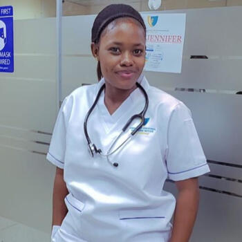 Babysitter in Dubai: Olivia