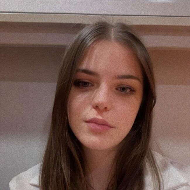 Babysitter in Dison: Laura