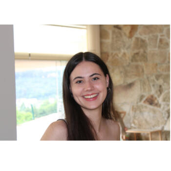 位於维勒班的臨時保母: Monica