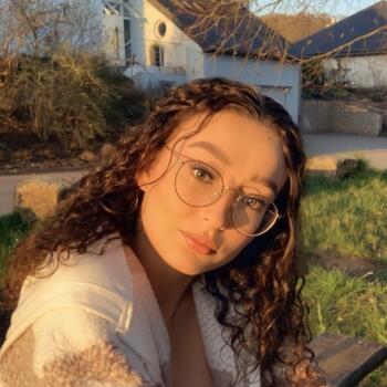 Babysitter in Tandel: Amy