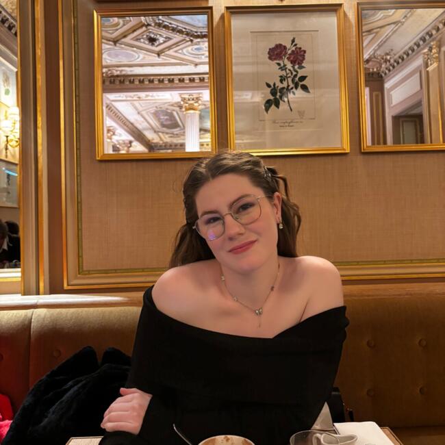 Babysitter in Drancy: Ella