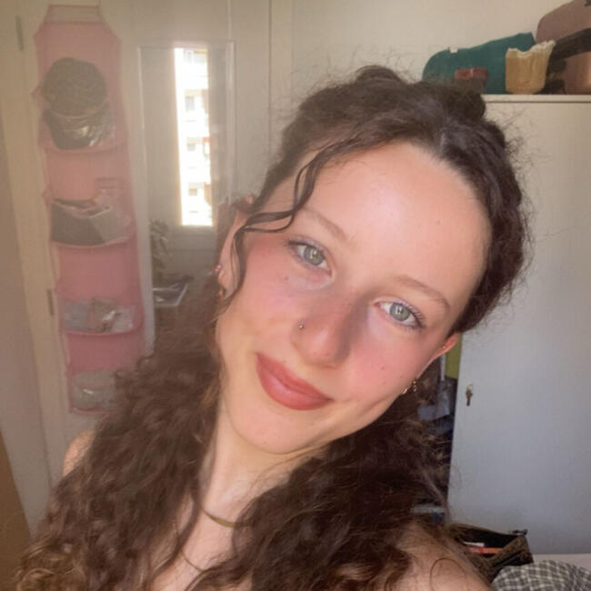 Babysitter in La Riche: Laetitia