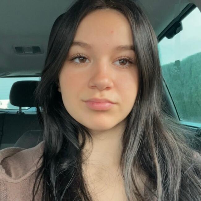 Babysitter in Sant Pere Pescador: Lara