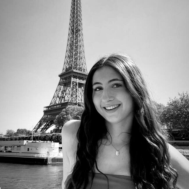 Babysitter in Saint-Germainmont: Lison