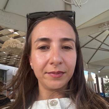 وظيفة جليسة أطفال في الغردقة: فرص عمل كجليسة أطفال Fatima