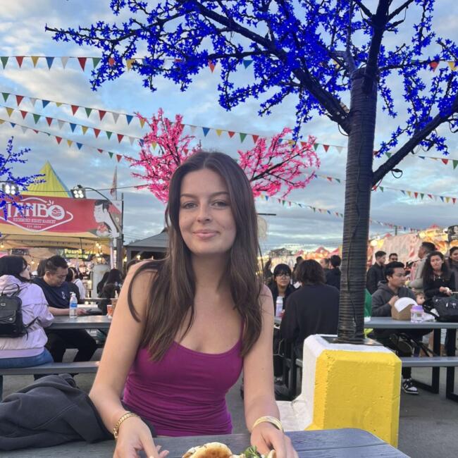 Babysitter in Galway: Ella