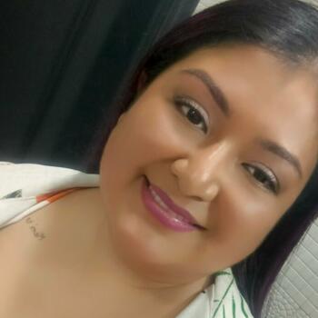 Canguro en Oviedo: Yadira