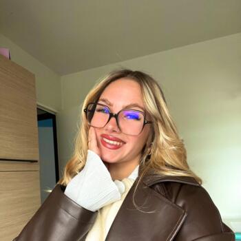 Babysitter in Saint-Aubin-d'Aubigné: Louna