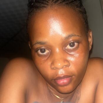 Babysitter Kampala: Malaika