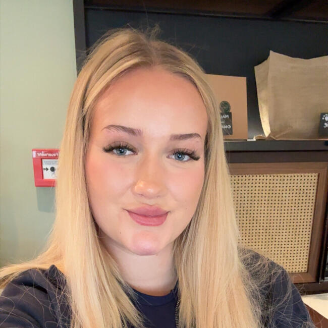 Babysitter in Salzburg: Laura