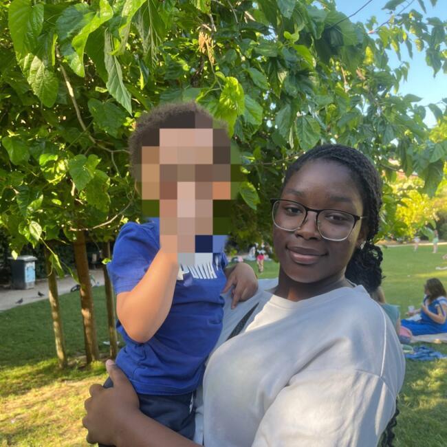 Babysitter in Paris: Awa