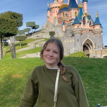 Babysitter in Saint-Martin-le-Vieux: Mila