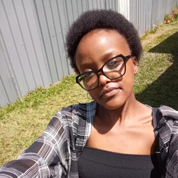 Babysitter Kiambu: Tess