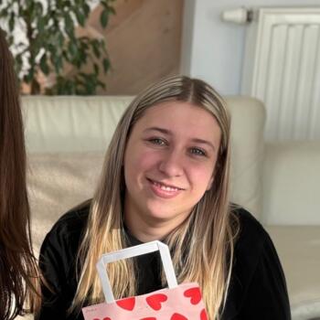 Babysitter Zonhoven: Emeline 