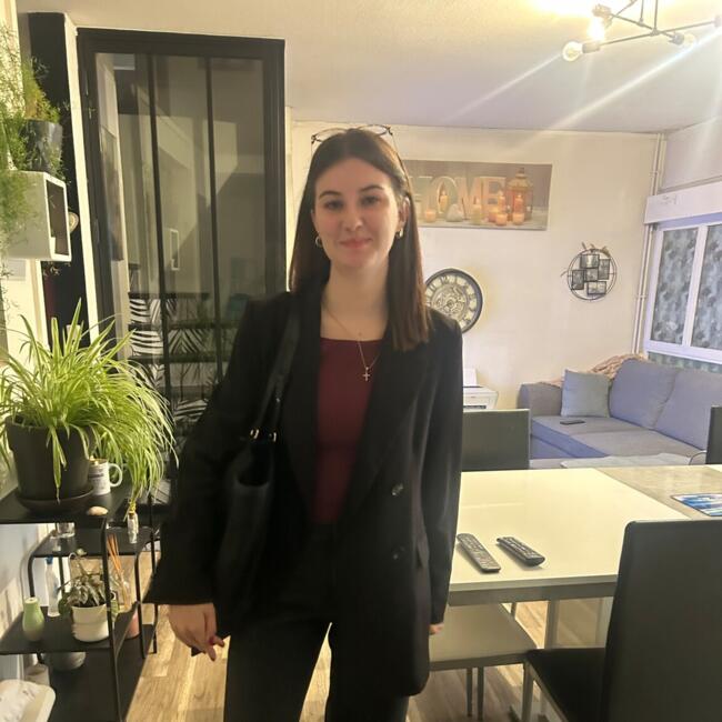 Babysitter in Landivisiau: Lyla