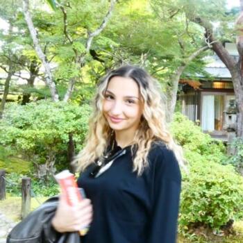 Babysitter in Rome: Sara