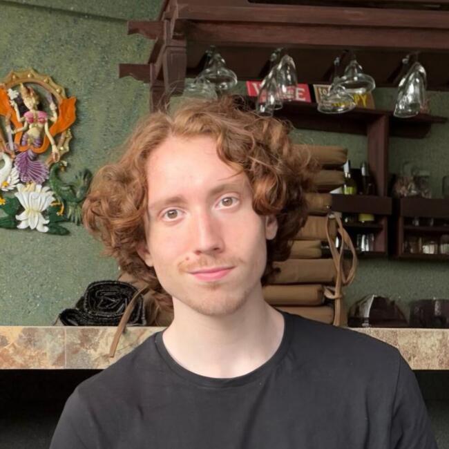 Babysitter in Paris: Sam