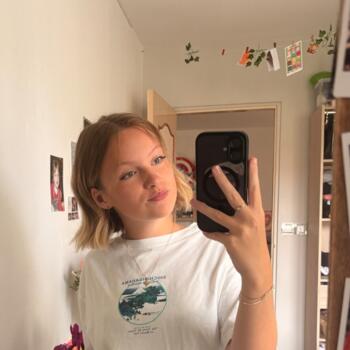 Babysitter in Villejust: Emma