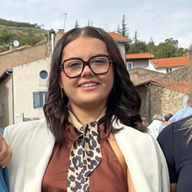 Babysitter in Montaigut-sur-Save: Eva