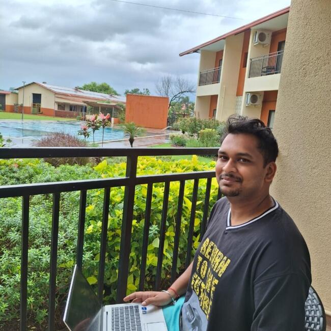 बम्बई में बेबीसिटिंग की नौकरी: Ayushmaan