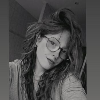 Babysitter in Simandre-sur-Suran: Emmanuelle