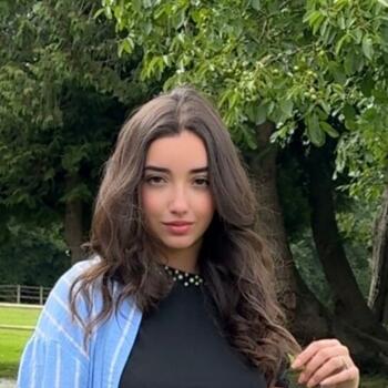 Babysitter in Paris: Manel